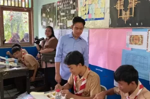 Gibran Rajasa, Anak Jokowi yang Selalu Blusukan Setelah Dilantik sebagai Wali Kota Solo, Mengaku Hanya Sebagai Pembantu Presiden.