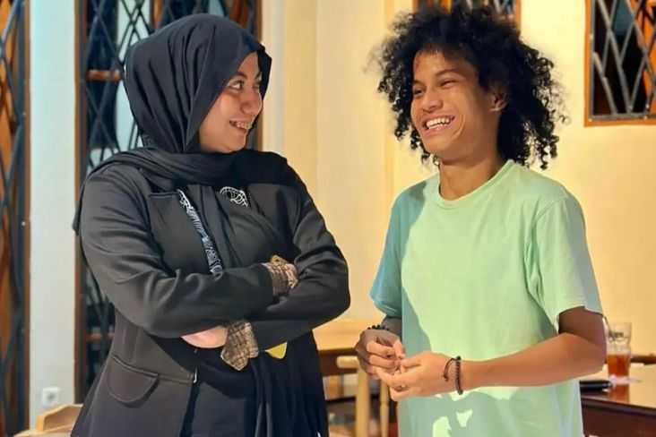 Mila Agustina dan Suami, Pasangan yang Selalu Menyemangati Warga Medan dengan Candaan Khas Mereka