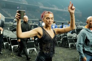 “Konser Dua Lipa Batal, Ini Cara Mengembalikan Tiketmu yang Dibatalkan karena Alasan Keamanan”