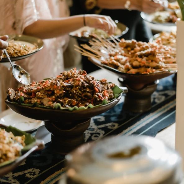 "Roemah Kuliner: Surga Kuliner yang Memanjakan Lidah dan Menyegarkan Pandangan"