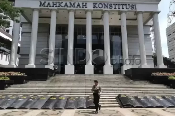 Pemerintah-DPR Diminta Segera Buat UU Ketenagakerjaan Baru Dalam Waktu 2 Tahun, MK Putuskan Ciptaker Berhak Mendapatkan Perlindungan Hukum

Pemerintah dan DPR Diminta Segera Membuat UU Ketenagakerjaan Baru Dalam Waktu 2 Tahun, MK Putuskan Ciptaker Berhak Dapat Perlindungan Hukum

Ciptaker Berhak Mendapat Perlindungan Hukum, Pemerintah-DPR Harus Buat UU Ketenagakerjaan Baru Dalam Waktu 2 Tahun Menurut Putusan MK