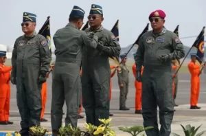 Kapal Perang TNl AL Dipercaya Untuk Menerima Brevet Kehormatan Penerbangan Angkatan Laut