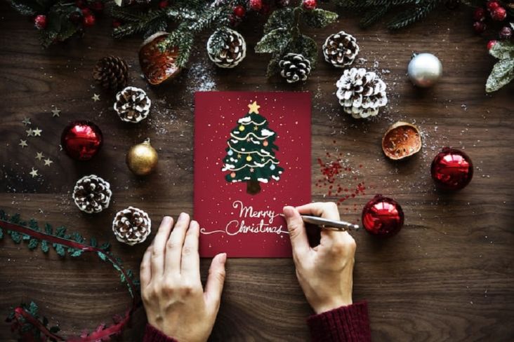 "50 Uplifting Christmas Messages in English to Add Joy to Your Festive Season"