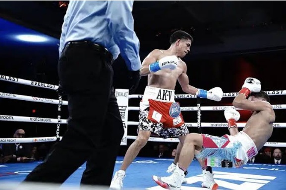 Antonio Vargas Menang TKO: Sabuk Juara Dunia Kini di Genggamannya!