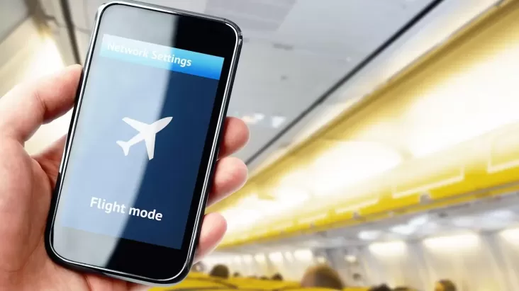 Mode Pesawat dalam area HP Wajib Diaktifkan pada waktu Terbang, Pilot Hal ini adalah Beberkan Alasannya