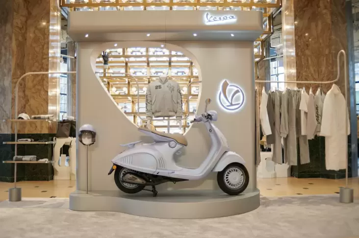Vespa 946 Snake: Ular Kutub Edisi Terbatas nan Elegan, hanya saja semata Diproduksi 888 Unit