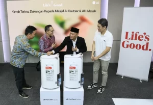 LG Berbagi Kenyamanan Ibadah Ramadan dengan Donasi Dehumidifier Maju