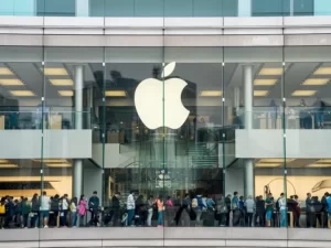 Tarif Trump Bikin Kalang Kabut, Apple Store Negeri Paman Sam Diserbu Pembeli Panik!