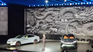 Dua Mobil Listrik listrik BYD Ini adalah Dicas 5 Menit Bisa Melesat 400 Km