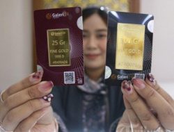 Harga Emas Hari Ini Turun, Warga Kaltara Cek Emas Antam