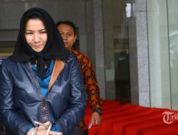 Ayah-anak korupsi ditangkap KPK, Bupati Ade Kuswara dan HM Kunang