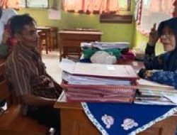 Suasana Unik di SDN 1 Benda: Ayah-ayah Antre Ambil Raport Anak