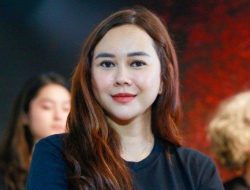 Aura Kasih: Jatuh Cinta pada Suami Orang Tak Terhindarkan