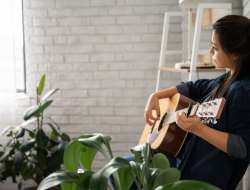 15 Lagu Sedih Barat Terbaik untuk Playlistmu