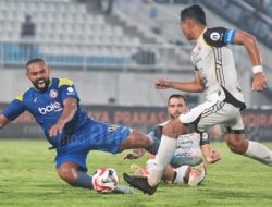 Kode Marcos Santos coret pemain asing: Arema FC butuh striker baru pengganti Dalberto