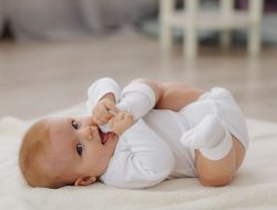 Manfaat Vaksinasi Tepat Waktu untuk Anak