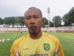 Terima Kasih Uston Nawawi! Pemadam Api Persebaya Surabaya di Masa Transisi