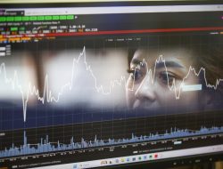 100 Saham Paling Menguntungkan Saat IHSG Rekor (19/1)