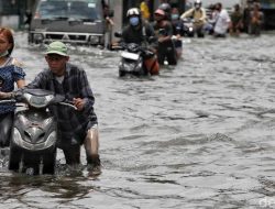 Jalan Raya Lumpuh di Tiga Kabupaten Bangka