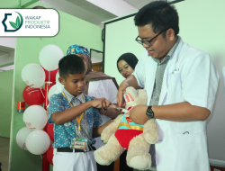 Siswa SLB Kembar Karya Pembangunan III Jual Takjil Secara Mandiri