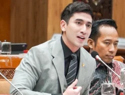 Kemiripan Latar Belakang Foto Verrell dan Dokter Mega Jadi Sorotan, Fans Fuji Kecewa