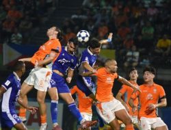 Bojan Hodak Minta Maaf, Harapan Persib Masih Terbuka di GBLA