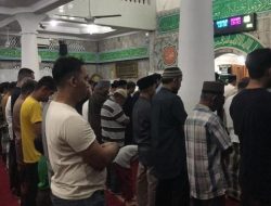 4 Berita Terpopuler Padang: Tarawih Pertama, Tradisi Balimau, dan Warga Berebut Daging Jelang Ramadan