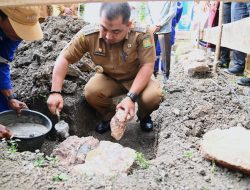 Wabup Abdya Zaman Akli Berikan Rumah Layak Huni dari Baitul Mal