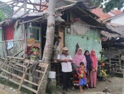 Keluarga miskin di Purwokerto tinggal di gubuk sampah dekat lapangan padel mewah