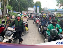 Konflik Timur Tengah, Warga Medan Panik Antre di SPBU