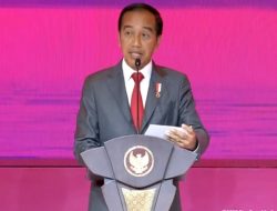 Bawa Ulos dan Makanan Saat Sowan ke Solo, Rismon Sianipar Minta Maaf pada Jokowi