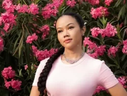 Tak Pakai Baju Biru di Pemakaman Vidi Aldiano, Yura Yunita Minta Maaf: Tidak Terpikirkan