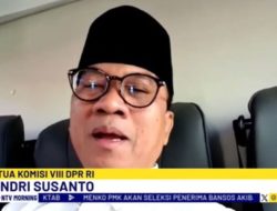 Slamet Bangun Kembali Tenda Haji yang Roboh di Garung Wonosobo