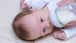 Perbedaan Sukrosa dan Fruktosa dalam Susu Formula yang Perlu Diketahui Ibu