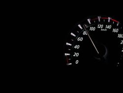 Mengapa Kecepatan Mobil Sampai 220, Padahal Tidak Boleh Ngebut?