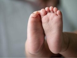 Waspadai Bahaya Timbal dan Mikroplastik pada Anak